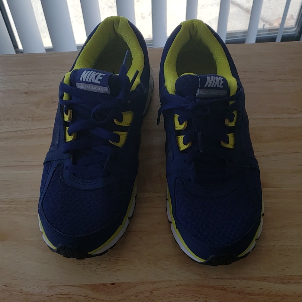 Men's Nike Dual Fusion St2 size 8.5